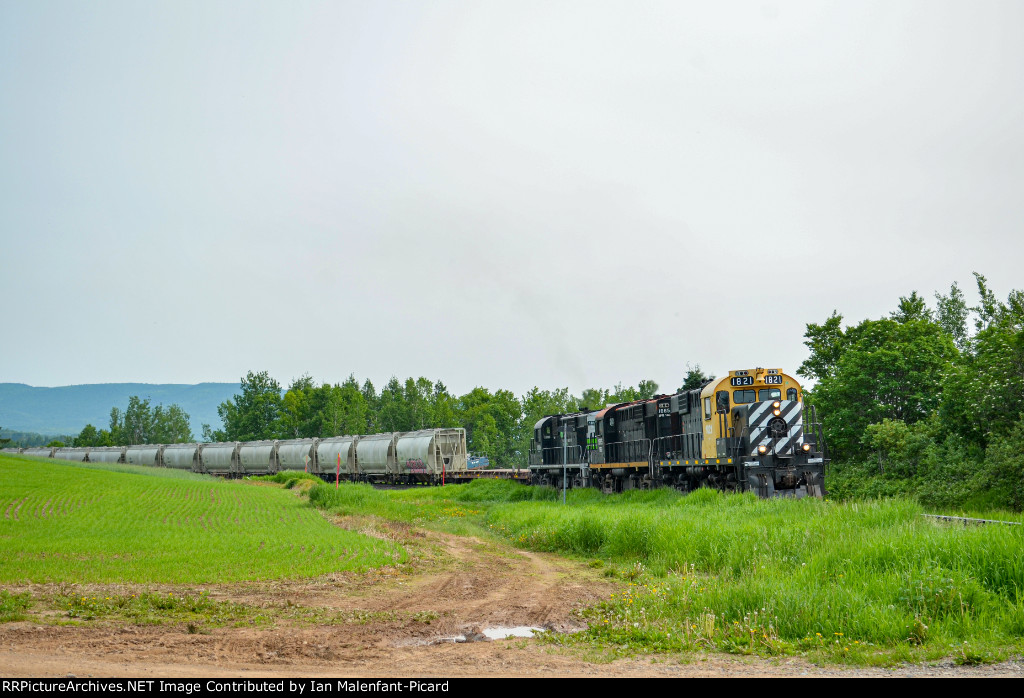 1821 leads SFG 565 at Route Thibodeau